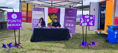 SEREMI DE LA MUJER INSTALÓ CON ÉXITO PUNTOS MORADOS EN RAMADAS PARA INFORMAR APOYOS A MUJERES QUE VIVEN VIOLENCIA