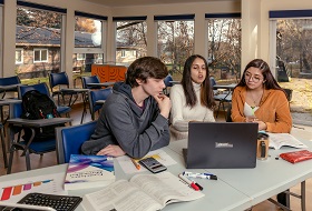Universidad de Aysén llama a postular al FUAS para acceder a beneficios estudiantiles
