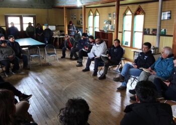 Gobierno fortalece gestión con pescadores artesanales de Islas Huichas