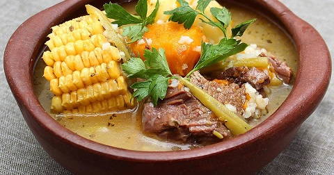 LA MUNICIPALIDAD DE GUAITECAS ESTÁ EJECUTANDO UN PROGRAMA DE ALIMENTACIÓN PARA VECINAS Y VECINOS DE LA COMUNA