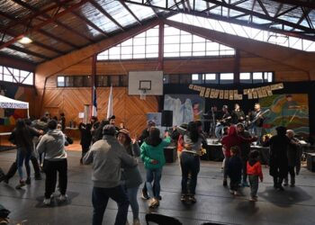 Villa O’Higgins dio el vamos a su temporada turística con tarde llena de música y gastronomía local