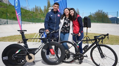 Entregan bicicletas de alta gama a destacados atletas regionales