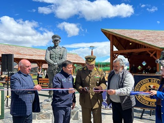 Carabineros homenajeó al Teniente Hernán Merino Correa, héroe de la soberanía nacional