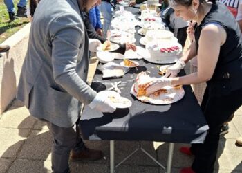 Más de 40 tortas crearon los Mañihualinos/as para celebrar su aniversario con la comunidad