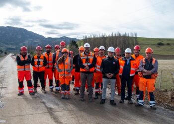 FUNCIONARIOS DE VIALIDAD MOP FINALIZAN PAVIMENTACIÓN DE TRES KILÓMETROS DE CAMINO ENSENADA VALLE SIMPSON
