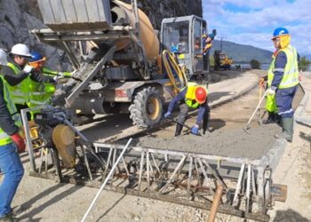 MEJOR ACCESO A CEMENTERIO Y A BALNEARIO TENDRÁ COMUNIDAD DE PUERTO CISNES CON PAVIMENTACIÓN DE UN KM DEL CAMINO ANTIGUO