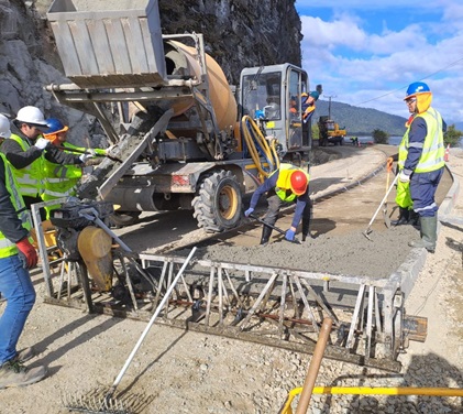 MEJOR ACCESO A CEMENTERIO Y A BALNEARIO TENDRÁ COMUNIDAD DE PUERTO CISNES CON PAVIMENTACIÓN DE UN KM DEL CAMINO ANTIGUO