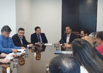 AGRUPAYSEN Resalta la Importancia del Diálogo en Encuentro con el Ministro de Economía