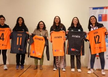Mindep-IND entrega indumentaria deportiva a selección regional que viajará a los Juegos Araucanía 2023