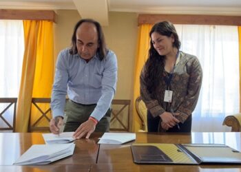 Seremi de Salud y Municipalidad de Chile Chico firman convenio para prevenir y diagnosticar oportunamente casos de Hidatidosis