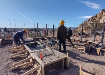 A pasos agigantados avanzan obras del Paseo de Bienvenida Cerro La Greda, en Chile Chico