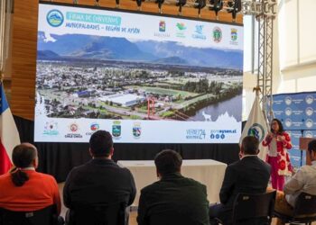 Impulso al empleo: Gobernadora Macías firma transferencia de casi 10 mil millones para proyectos municipales