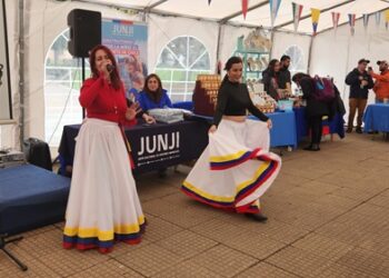 Exitosa Feria Migrante Patagonia Pluricultural convocó a emprendedores/as y servicios públicos en Coyhaique