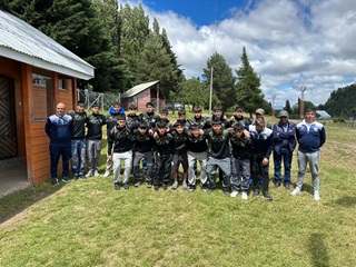El competitivo grupo de la sub-17 de Coyhaique en el Nacional Juvenil de fútbol amateur Ñuble 2024
