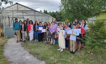 Madres cuidadoras de pacientes Teletón se forman en producción y manejo de hortalizas
