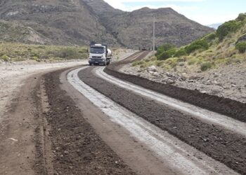 Consejeros Escobar y Rodríguez plantean el sello asfáltico como solución para enfrentar problemas de conectividad terrestre regional