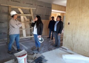 PRÁCTICAMENTE TERMINADO ESTÁ EL CENTRO DIURNO PARA PERSONAS MAYORES QUE LA MUNICIPALIDAD DE GUAITECAS CONSTRUYE EN MELINKA
