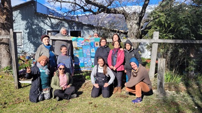 Artesanas de Bahía Murta preparan colección textil inspirada en los ecosistemas naturales que habitan
