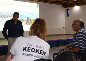INTEGRANTES DE AG TRANSPORTE PRIVADO REMUNERADO AYSÉN SE REÚNEN CON DIRECTOR DE VIALIDAD MOP