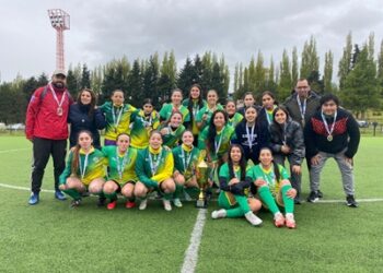 Este martes debuta la selección femenina de fútbol de Coyhaique en el Nacional de Villarrica