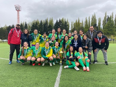 Este martes debuta la selección femenina de fútbol de Coyhaique en el Nacional de Villarrica