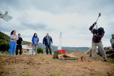 INFOR FOMENTA LA PRODUCCIÓN DE LEÑA SECA MEDIANTE LA ENTREGA DE EQUIPAMIENTO A LEÑEROS DE CAPITÁN PRAT