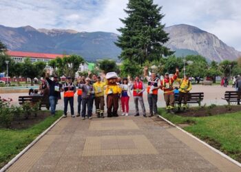 Autoridades regionales informan a la comunidad cómo prevenir incendios forestales