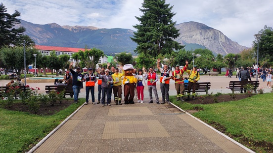Autoridades regionales informan a la comunidad cómo prevenir incendios forestales