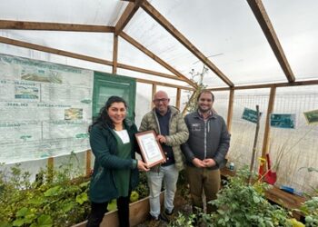 Jardín Futuro Austral recibe premio Carolina Hazard a la mejor ejecución de un proyecto de educación ambiental