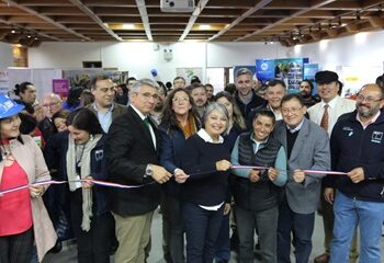 En visita a obra de nuevo terminal de pasajeros en Balmaceda Ministra Jeannette Jara recalca el impulso a la reactivación económica