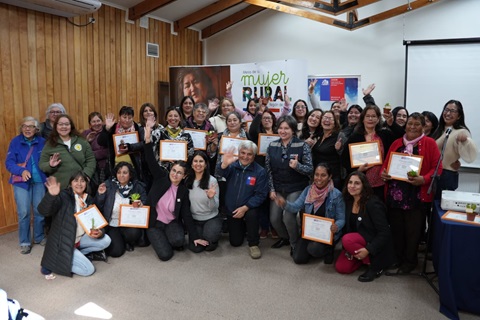 Minagri Aysén entrega diplomas a mujeres rurales beneficiadas de la “Escuela de Lideresas Mesa de la Mujer Rural 2023”