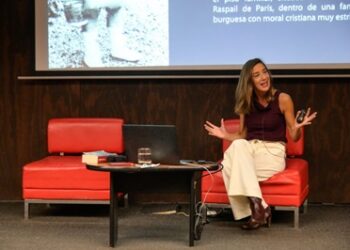 Realizan charla por el legado de Simone de Beauvoir