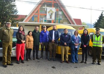 Llaman a padres y apoderados a preferir transporte escolar formal
