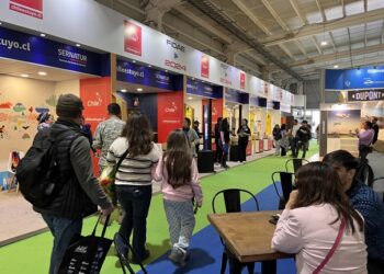 Sernatur invitó a planificar vacaciones por Chile en la FIDAE 2024