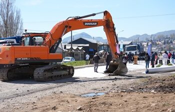 Gobernadora Macías destaca aprobación de recursos por parte del Minvu para programa de pavimentos participativo
