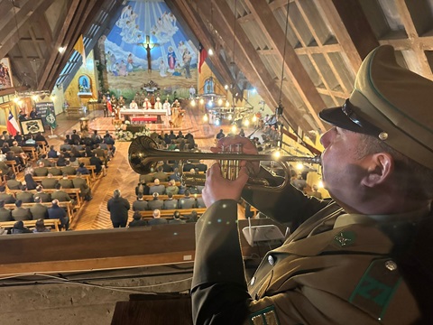 Carabineros Aysén rindió homenaje póstumo a sus tres mártires en 97 aniversario institucional
