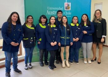 Estudiantes de Pedagogía en Educación Básica del Campus Patagonia participaron en emotiva ceremonia de investidura