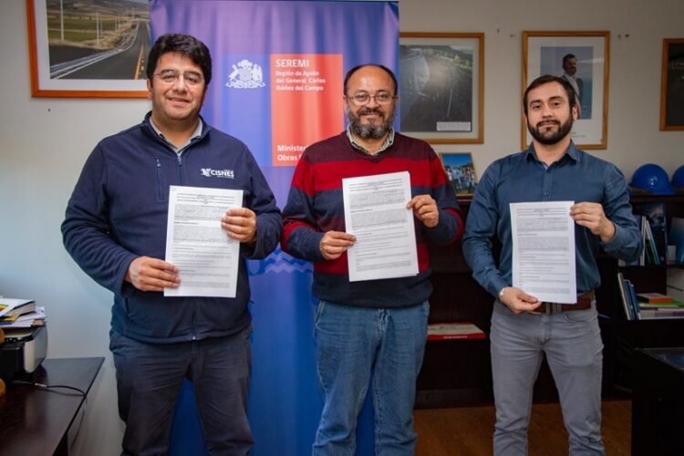 DIRECCIÓN DE OBRAS PORTUARIAS DEL MOP FIRMA CONVENIO DE COOPERACIÓN CON MUNICIPALIDAD DE CISNES PARA CONSERVAR LOS MUELLES