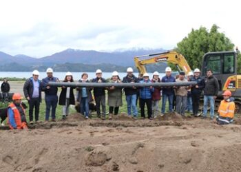 MOP Y COMUNIDAD INSTALAN PRIMERA TUBERÍA PARA RENOVAR SERVICIO SANITARIO RURAL QUE ABASTECERÁ AGUA POTABLE A FAMILIAS EN PUERTO RÍO TRANQUILO