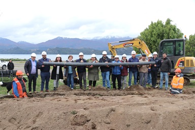 MOP Y COMUNIDAD INSTALAN PRIMERA TUBERÍA PARA RENOVAR SERVICIO SANITARIO RURAL QUE ABASTECERÁ AGUA POTABLE A FAMILIAS EN PUERTO RÍO TRANQUILO