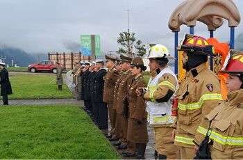 Con Izamiento del Pabellón Patrio en Chacabuco Armada inició actividades por el mes del Mar