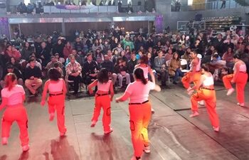 Con gran asistencia de la comunidad se realizó “Expo Día de la Madre”