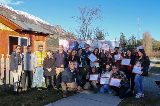 Mujeres de Bahía Murta realizaron curso de Operadoras de Maquinaria Pesada obteniendo la licencia clase D
