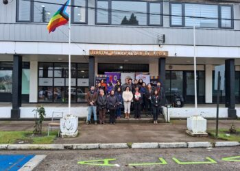 Por primera vez la bandera LGBTIQANB+ es izada en el pabellón municipal