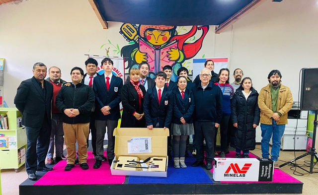 Seremi de Minería entrega equipamiento especializado a carrera de Exploración Minera del Liceo de Mañihuales