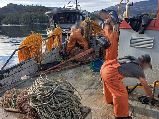 Sorprenden a embarcación de Los Lagos extrayendo recursos no autorizados en Aysén