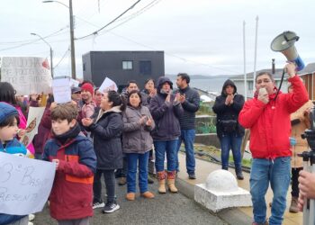 Vecinos de Melinka denuncian malas condiciones de liceo