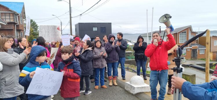 Vecinos de Melinka denuncian malas condiciones de liceo