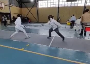 Corporación del Deporte de Aysén facilita equipo a jóvenes esgrimistas de Puerto Chacabuco