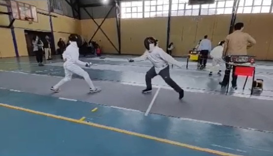 Corporación del Deporte de Aysén facilita equipo a jóvenes esgrimistas de Puerto Chacabuco